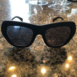 Quay Matte Black Sunglasses! Only worn twice